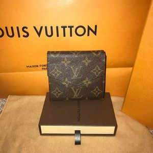 **SOLD**💯Auth. Louis Vuitton Elise Trifold Wallet